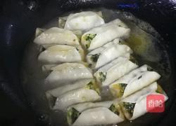 三鲜锅贴的做法图解17
