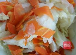 白菜胡萝卜扒木耳的做法图解1