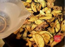青椒肉片煎茄子的做法图解7