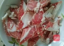 牛肉炖酸菜的做法图解1