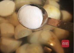 芋头煮章鱼的做法图解1