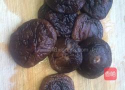 瘦肉香菇糯米饭的做法图解1