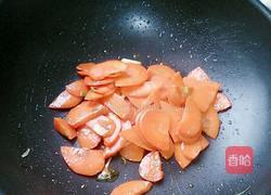 胡萝卜炒肉肠的做法图解4