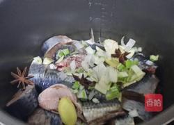 酱汁沙丁鱼的做法图解3