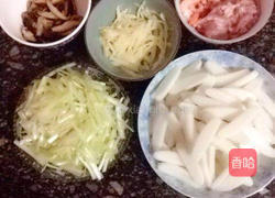 韭黄炒年糕的做法图解1