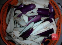 青红椒炒茄子的做法图解1