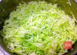 白萝卜肉包子的做法图解1