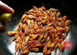 青桔薄荷酱油虾的做法图解7