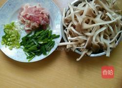 秀针菇炒肉的做法图解1