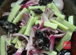 洋葱木耳炒黄瓜的做法图解9