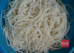 家常拌米粉的做法图解1