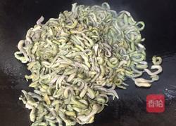 姜葱炒禾虫的做法图解3