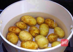 孜然香辣小土豆的做法图解2