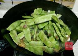 五花肉炖豆角的做法图解7