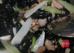 木耳山药芥菜肉片的做法图解3
