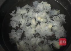 银耳苹果羹的做法图解1