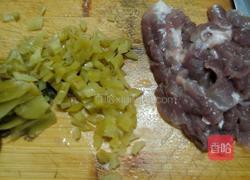 酸菜肉片的做法图解1