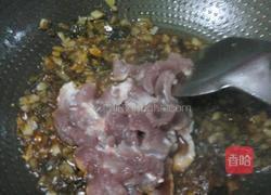 酸菜肉片的做法图解3