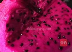 火龙果汁蝴蝶面的做法图解1