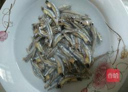 双椒金线鱼干的做法图解1