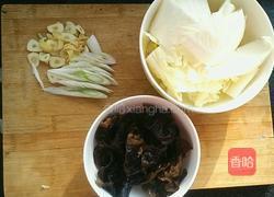 木耳炒白菜―家常菜的做法图解2