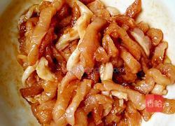 干煸肉丝杏鲍菇的做法图解2