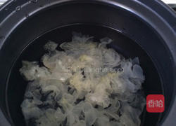 虫草雪梨银耳羹的做法图解4
