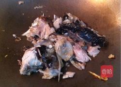 白菜鱼头汤的做法图解3