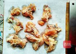 红焖鸡叉骨的做法图解1