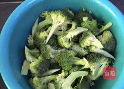 蒜蓉蚝油西兰花的做法图解1