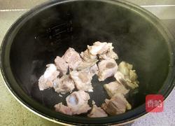鱿鱼干花生排骨汤的做法图解4