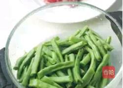 豆角焖面的做法图解1
