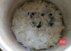 银耳红枣桂圆汤的做法图解2