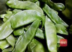 炝扁豆的做法图解1