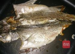 干煎咖喱鲈鱼的做法图解4