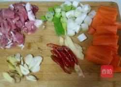 胡萝卜木耳炒猪肉的做法图解2