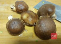 香菇炒萝卜的做法图解2