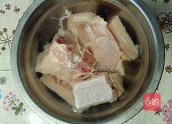 白菜粉丝炖排骨的做法图解1