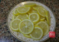 冰糖炖柠檬的做法图解2