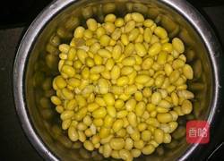 炒黄豆肉碎的做法图解1