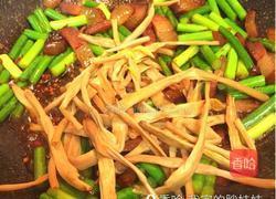 蒜苔木耳炒咸肉的做法图解6