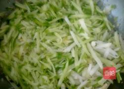 清炒水萝卜的做法图解1