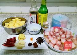 土豆烧五花肉的做法图解1