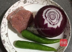 洋葱炒肉丝的做法图解1