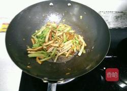 芹菜炒香干的做法图解5