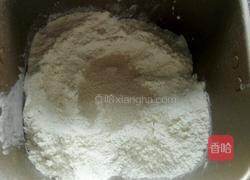 淡奶油面包的做法图解1