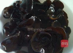 虾仁木耳蔬菜饼的做法图解2