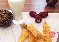 红枣牛奶炖花胶的做法图解1