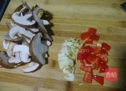 香菇炒香芹的做法图解2