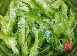 苦瓜炒蛋的做法图解3